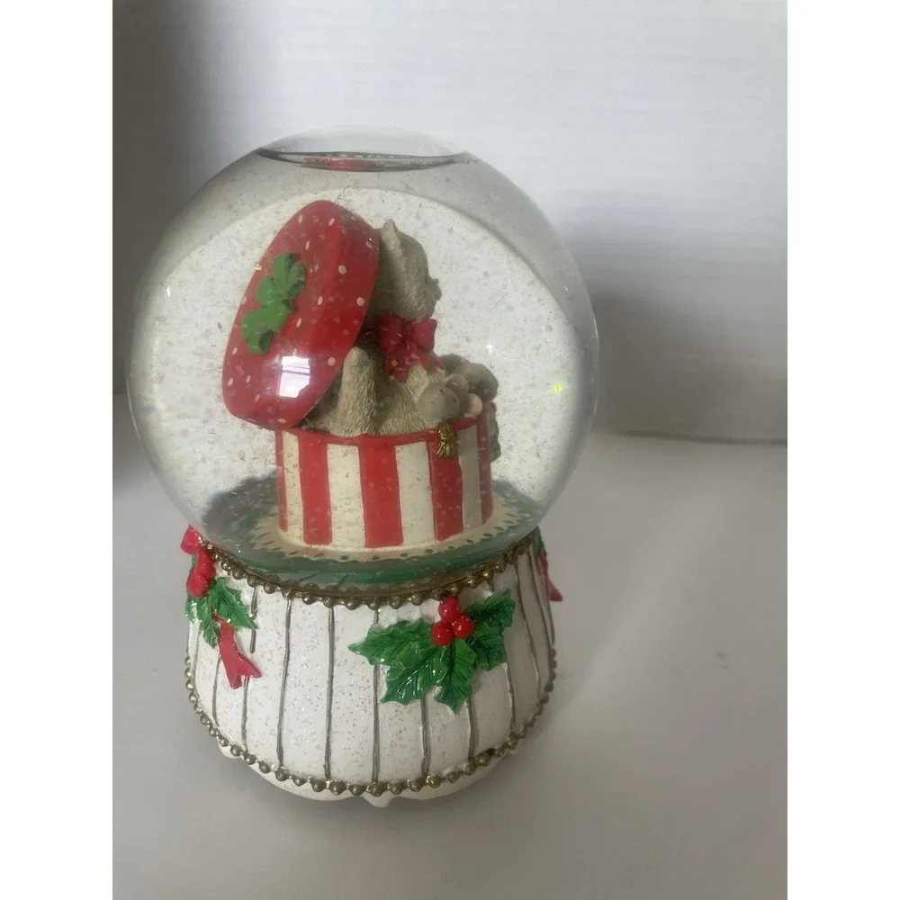 Rare! SAN FRANCISCO MUSIC BOX CO.  Kitten Hat Snow Globe 